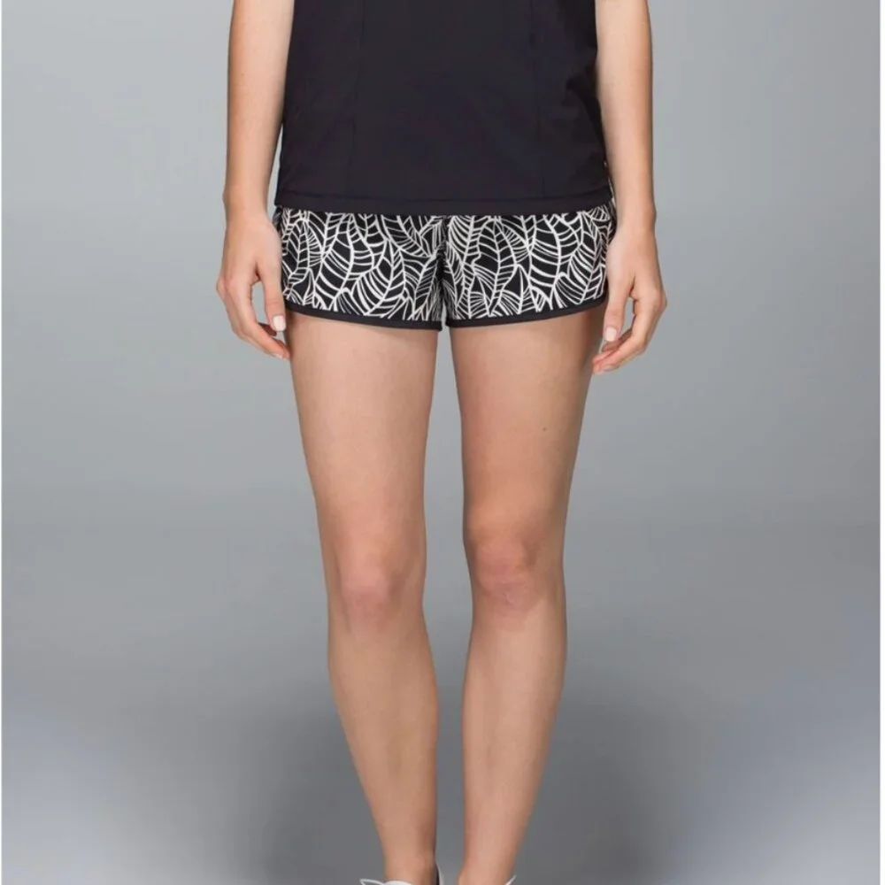 Lululemon Run Speed Short *2-way Stretch Pretty Palm Black Angel Wing/Black 6